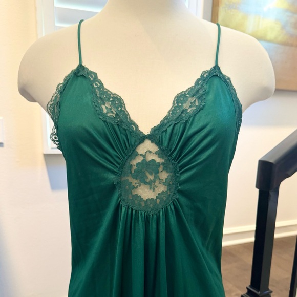 Vintage 60s/70s Nightgown and Robe Set - Picture 4 of 10